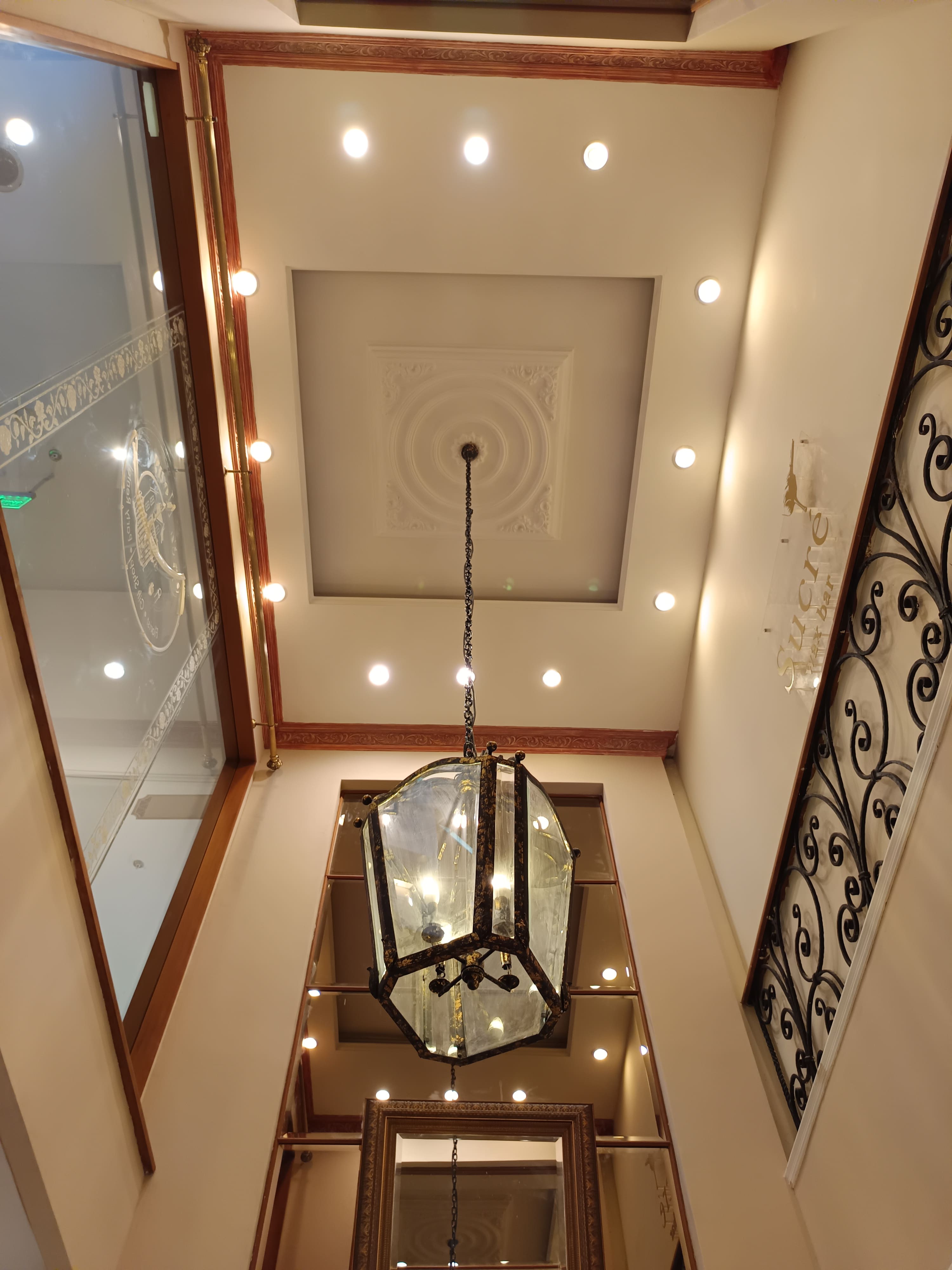 Salon & SPA Darmawangsa Square